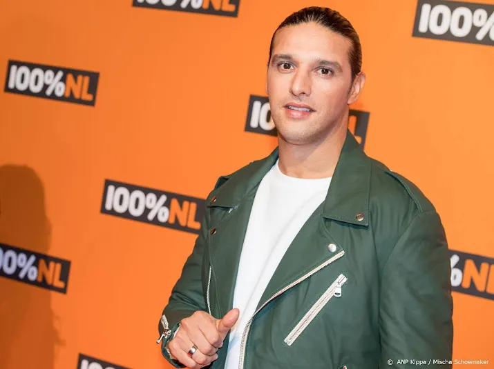 ali b legt werk neer gedurende onderzoek misstanden the voice