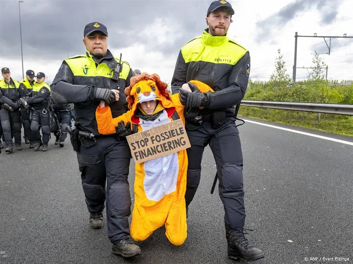 alle klimaatactivisten weer vrij na xr blokkade in amsterdam