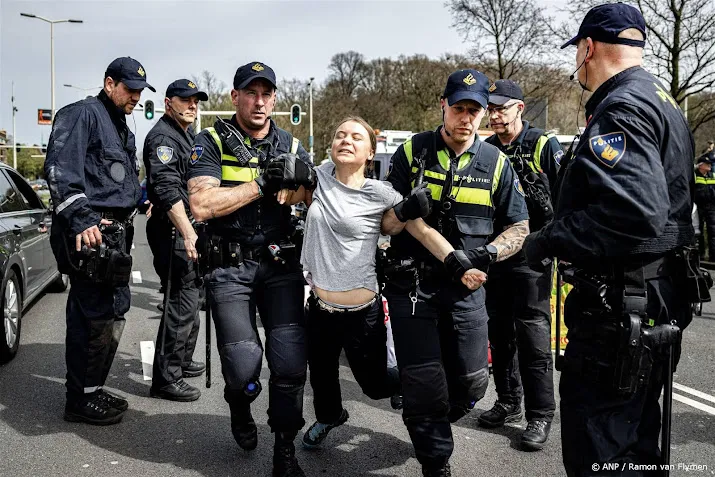 alle klimaatactivisten weer vrij na xr blokkades in den haag