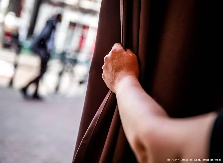 alle prostitutieramen moeten twee weken dicht