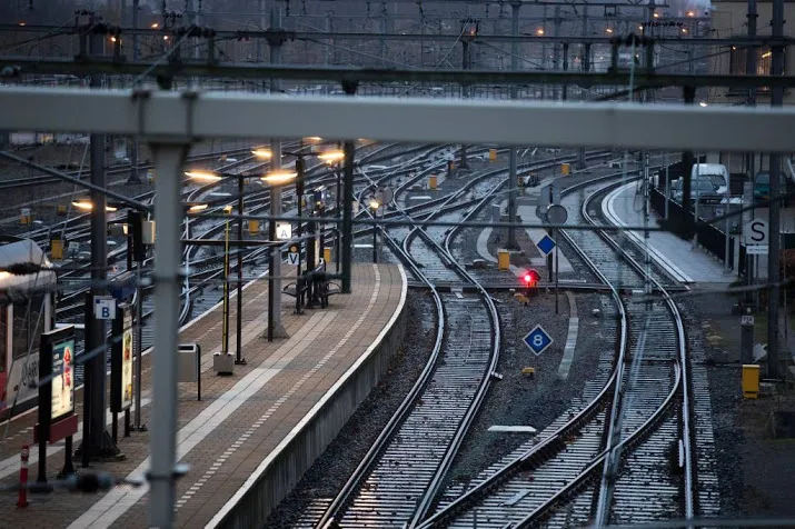 alle treinverkeer ns gestaakt vanwege storm