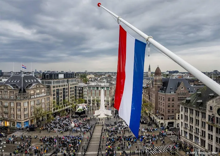 alle vijf aangehouden personen rondom herdenking dam weer vrij