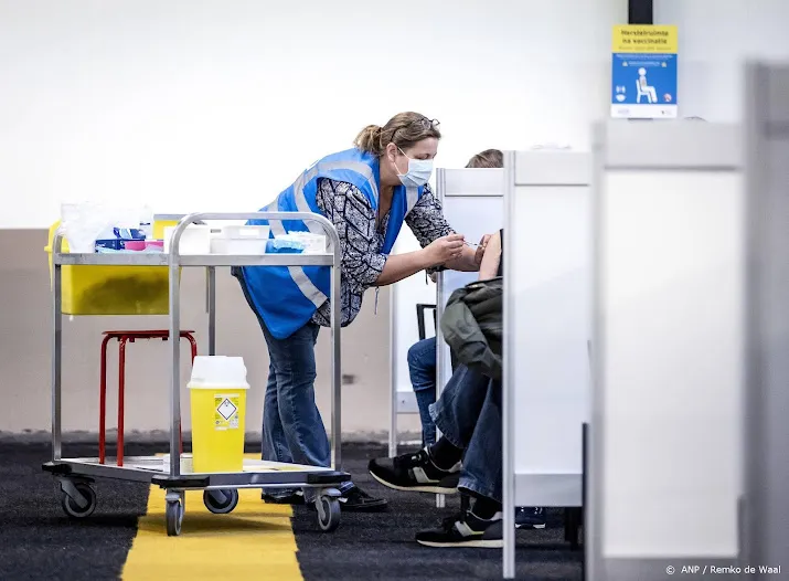 alle zestigers kunnen nu afspraak maken voor boosterprik