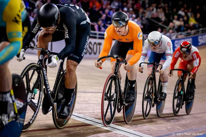 alleen lavreysen naar finale keirin bij wk baanwielrennen