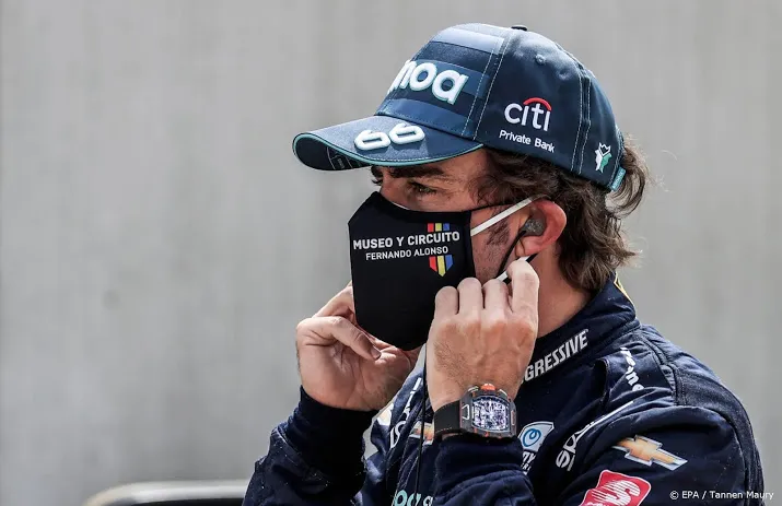 alonso test formule 1 auto renault in barcelona