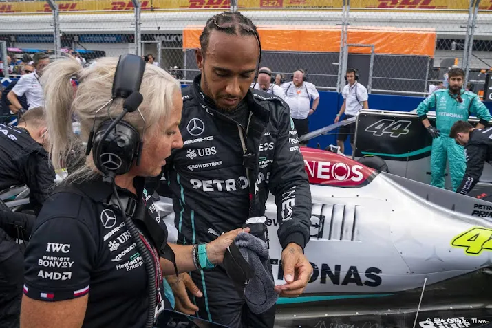 alonso voelt mee met langzame hamilton