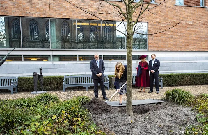 amalia plant koningslinde na binnengeleiding