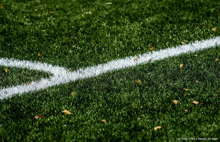 amateursporten met meer dan vier mensen voor volwassenen taboe
