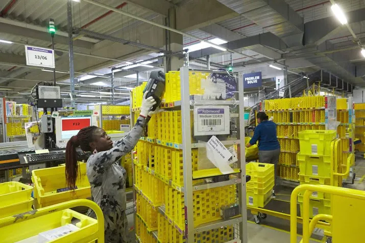 amazon verhoogt minimumloon voor personeel vs