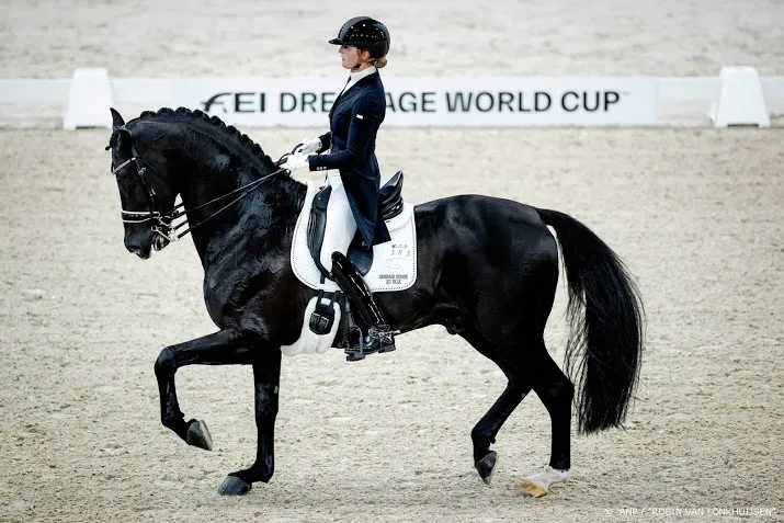 amazone scholtens derde in grand prix jumping amsterdam