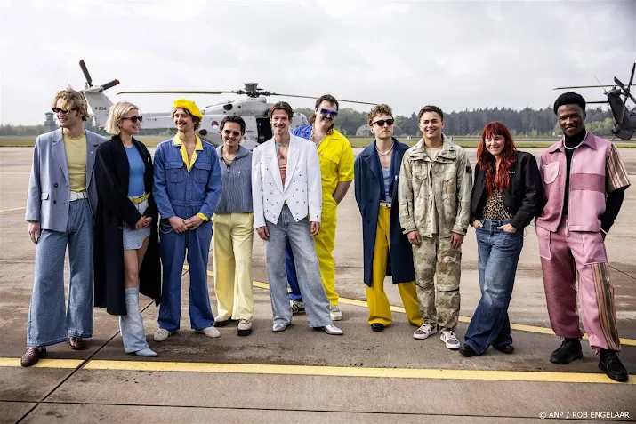 ambassadeurs van de vrijheid met helis onderweg naar festivals
