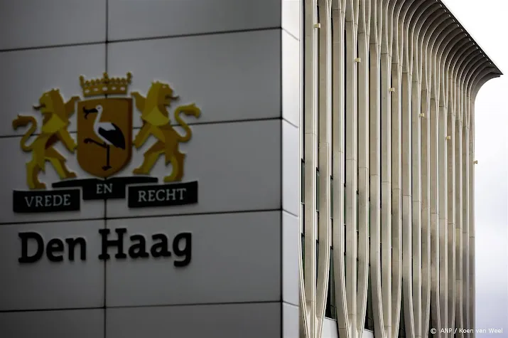 ambtenaar gemeente den haag krijgt celstraf voor valse paspoorten