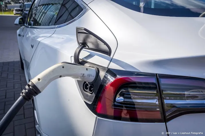 amerikaanse toezichthouder onderzoekt stuurprobleem autos tesla