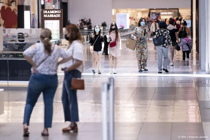 amerikanen geven minder uit in winkels nu land minder op slot zit