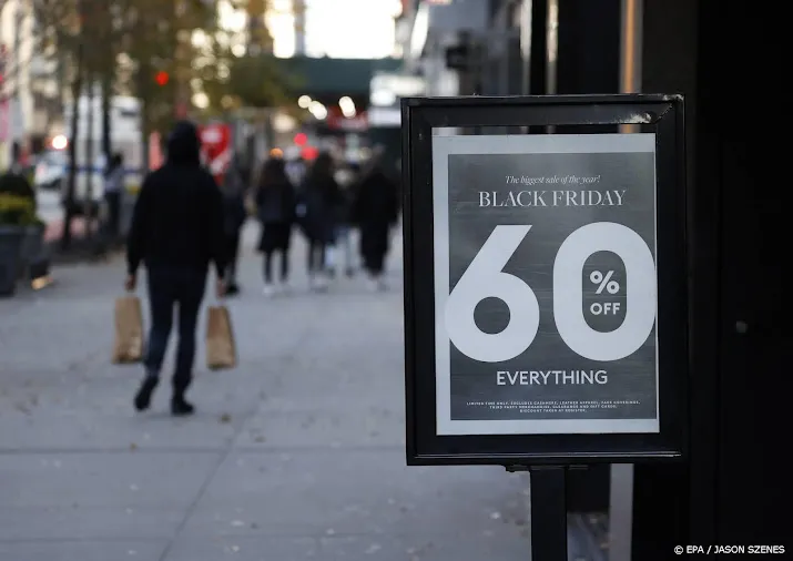 amerikanen winkelen al massaal online tijdens thanksgiving