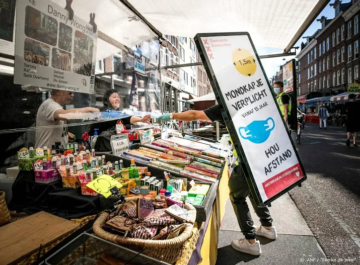 amsterdam bezorgd over besmettingen op feesten en in horeca