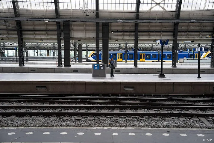 amsterdam centraal uren ontruimd om verdacht voorwerp