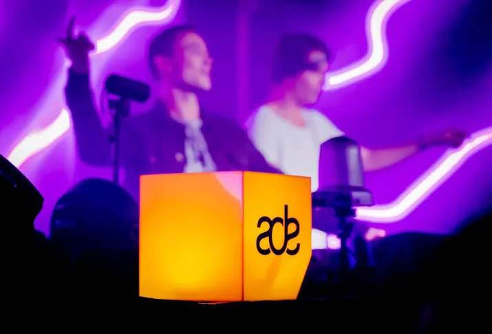 amsterdam dance event viert dertig jaar dance