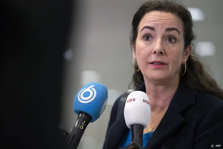 amsterdam gaat straatdealers harder aanpakken