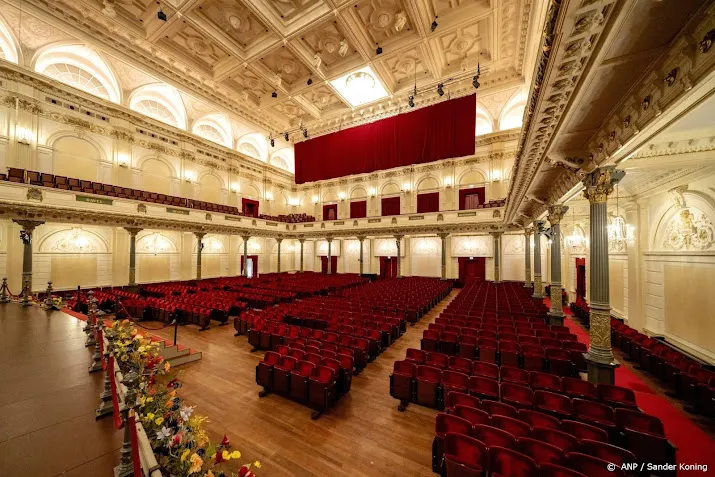 amsterdam geeft kapsalon concertgebouw officiele waarschuwing