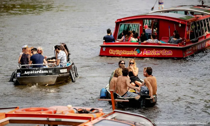 amsterdam komt rederijen tegemoet
