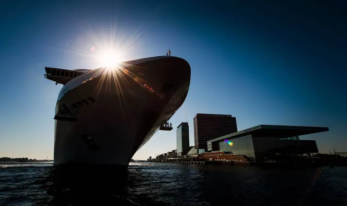 amsterdam legt cruisetoeristen belasting op