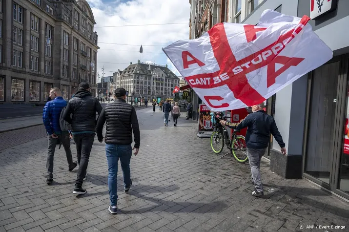 amsterdam loopt vol voor kampioensduel ajax veel politie te zien