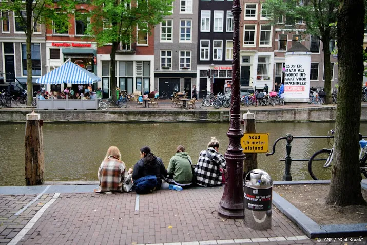 amsterdam maakt meer ruimte op straat vanwege coronavirus