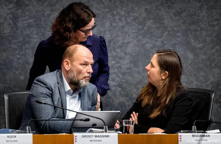 amsterdam overweegt excuses slavernijverleden