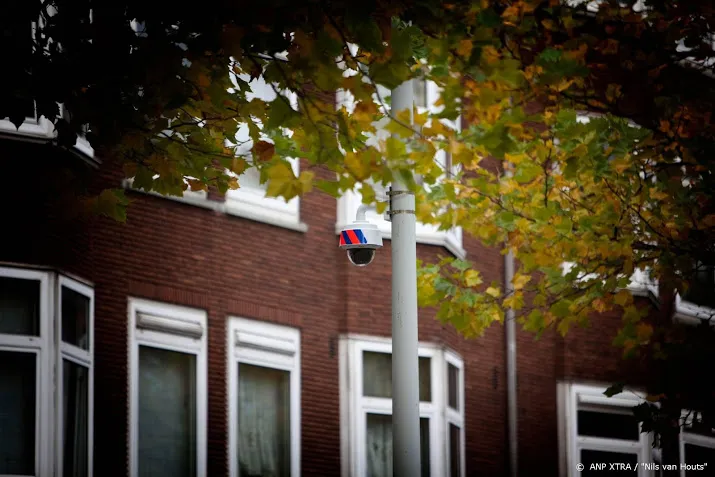 amsterdam plaatst cameras voor betere naleving coronaregels