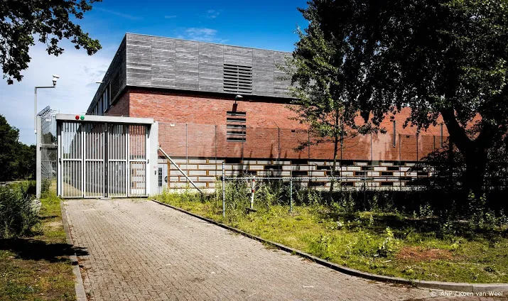 amsterdam staakt opvang lastige asielzoekers