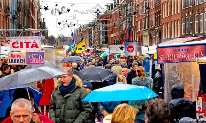 amsterdam treft maatregelen tegen drukte op de markten