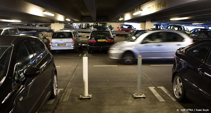 amsterdam verhoogt parkeertarieven rand van de stad