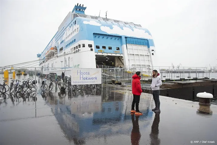 amsterdam verlengt opvang asielschip tot 20 oktober