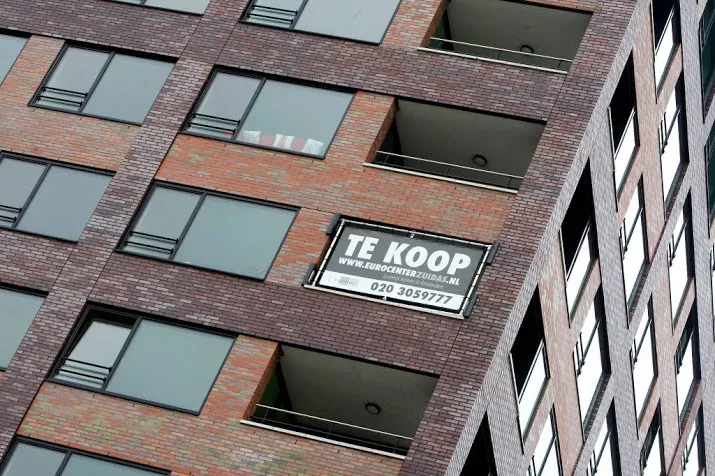 amsterdam vraagt hulp vn om woningmarkt