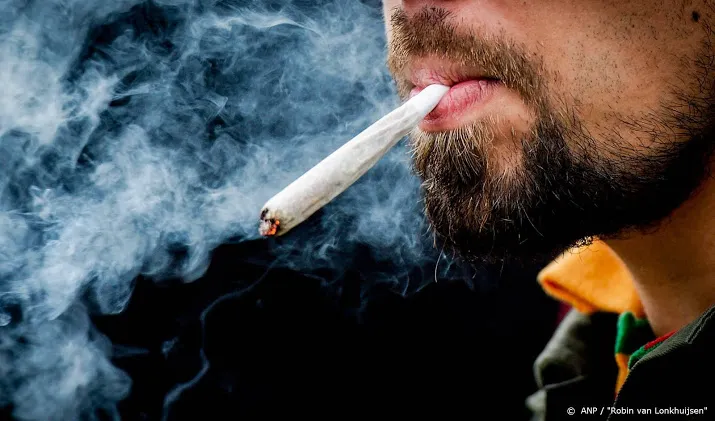 amsterdam wil aantrekkingskracht cannabis op toerist verkleinen