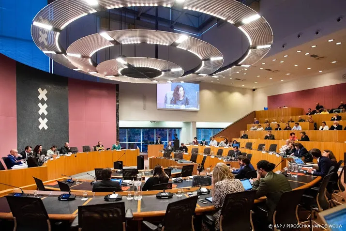 amsterdam wil zicht op vertrekregelingen