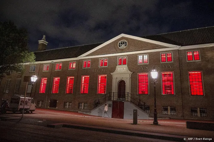 amsterdamse hermitage begint inzamelactie met lawaai