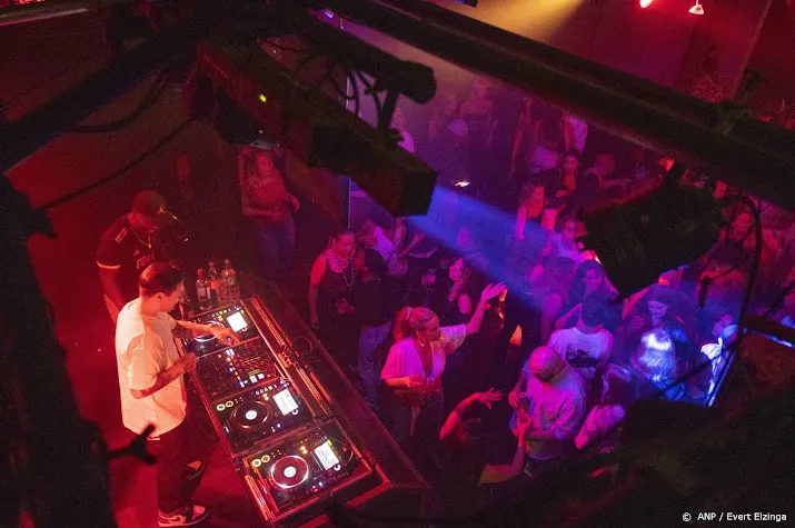 amsterdamse nachtclubs riskeren boete als ze zaterdag opengaan