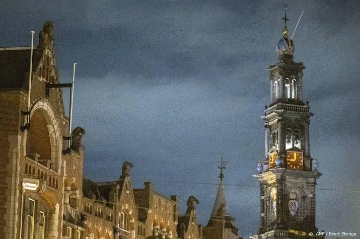 amsterdamse westerkerk staat vrijdag stil bij overlijden de vries