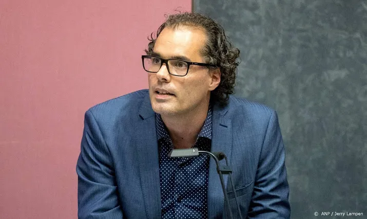 amsterdamse wethouder ivens treedt af om overschrijdend gedrag
