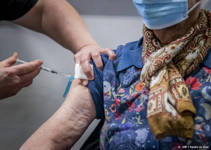 anbo aan 60 plussers die astrazeneca kregen neem de booster