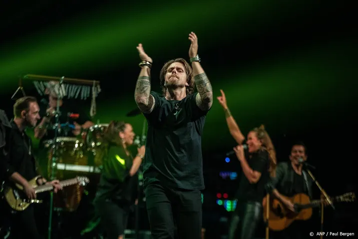 andre hazes maakt zich op voor proefconcert van fieldlab