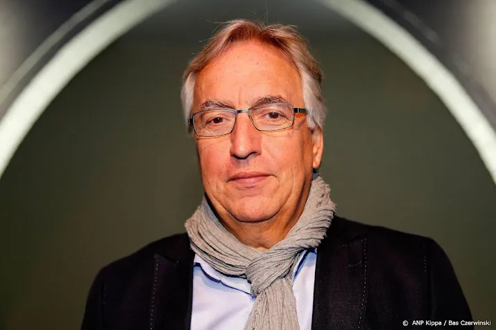 andries knevel gaat na 43 jaar weg bij de eo