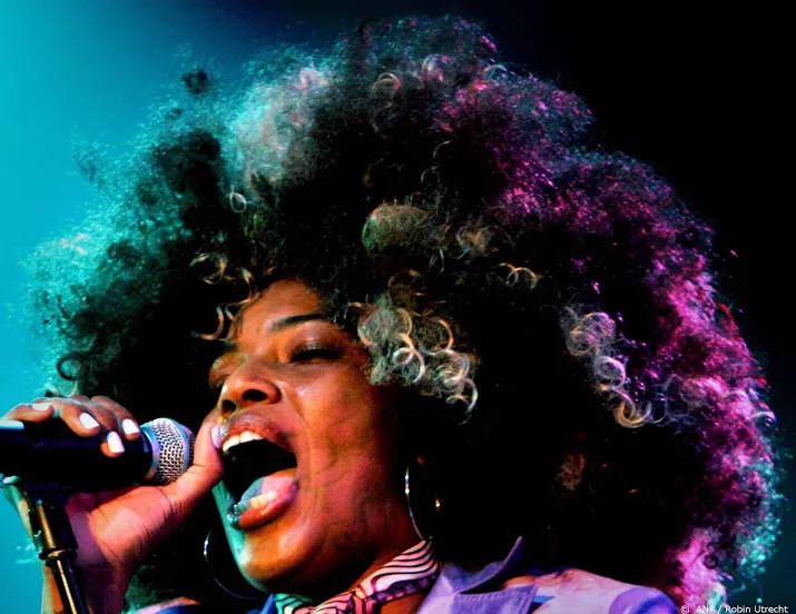 anita baker hall oates en macy gray op nsj