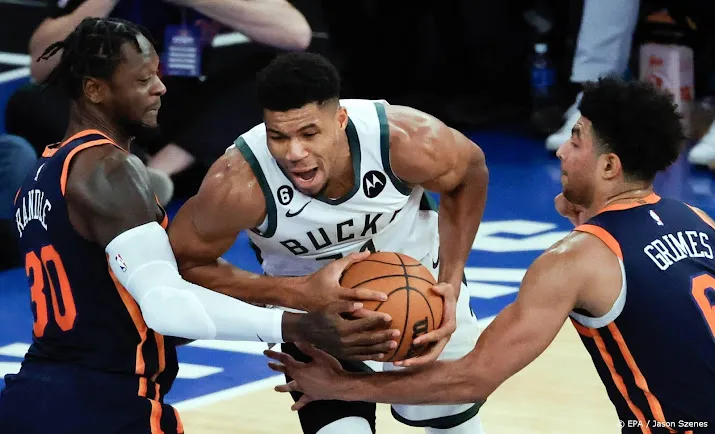 antetokounmpo helpt koploper bucks aan uitzege in nba
