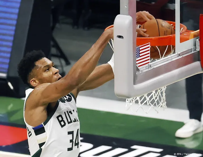 antetokounmpo leidt bucks met 47 punten langs la lakers