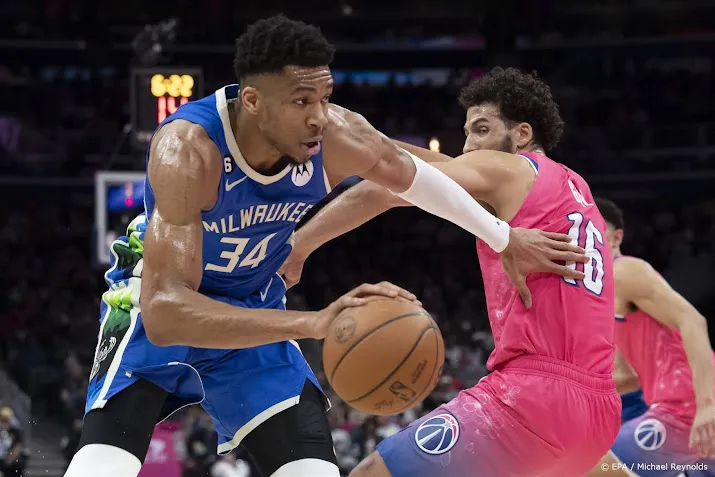 antetokounmpo leidt met 40 punten bucks naar zege op mavericks