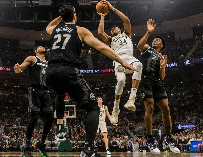 antetokounmpo op schot voor milwaukee bucks