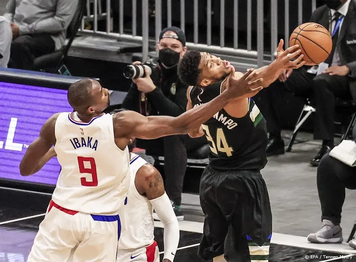antetokounmpo weer boven de 50 punten en james nadert nba record